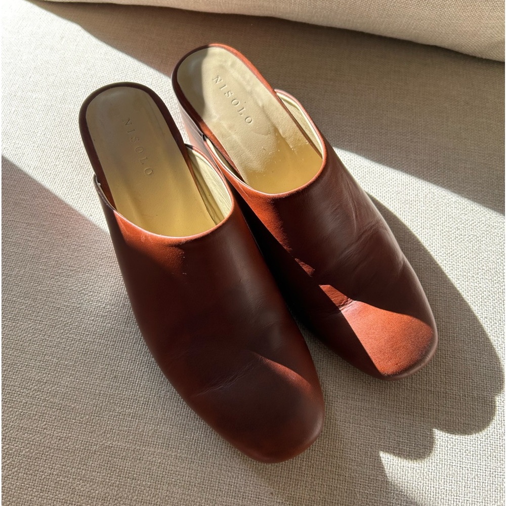 NISOLO | All Day Heeled Mule in Cognac